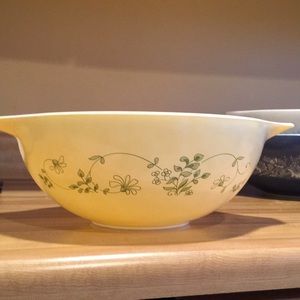 Vintage Pyrex Shenandoah Cinderella bowl 444